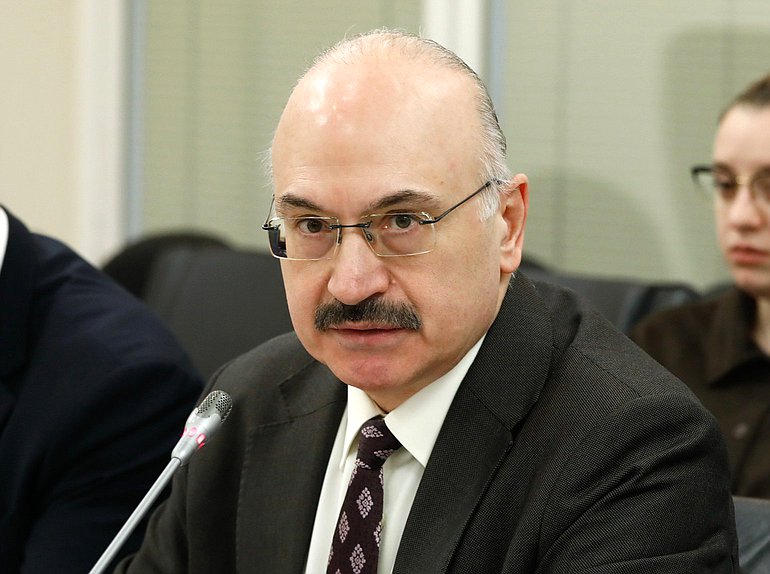 Председатель Комитета по науке и высшему образованию Сергей Кабышев