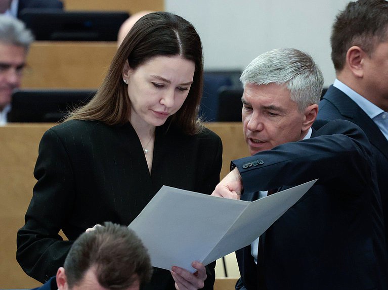 Первый заместитель Председателя Комитета по просвещению Алена Аршинова и член Комитета по физической культуре и спорту Евгений Ревенко