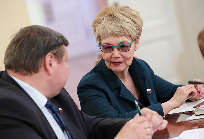 Сенатор РФ Дина Оюн