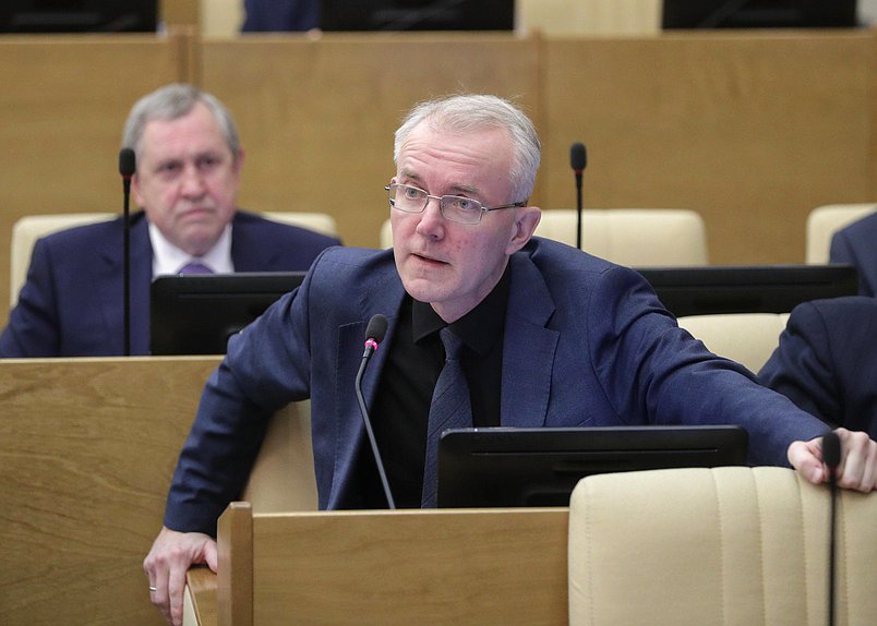 Член Комитета по труду, социальной политике и делам ветеранов Олег Шеин