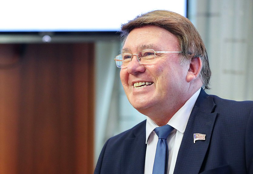 Член Комитета по вопросам собственности, земельным и имущественным отношениям Николай Иванов