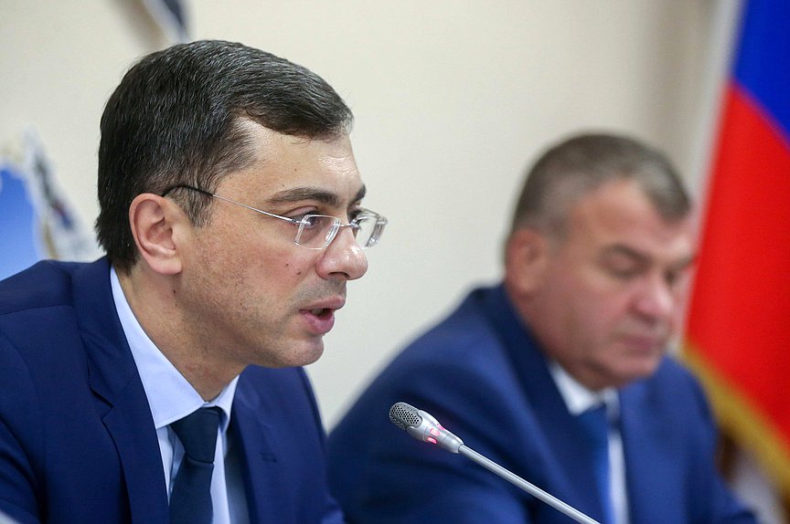 Первый заместитель Председателя Комитета по экономической политике, промышленности, инновационному развитию и предпринимательству Владимир Гутенев