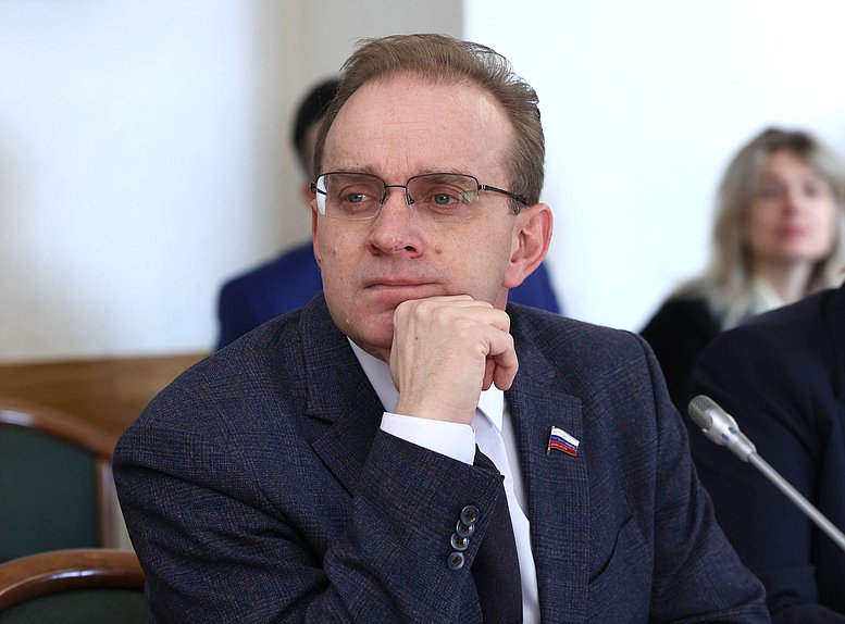 Член Комитета по охране здоровья Михаил Кизеев