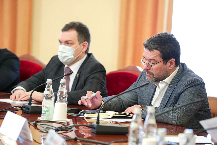 Заместитель Председателя Комитета по информационной политике, информационным технологиям и связи Александр Ющенко