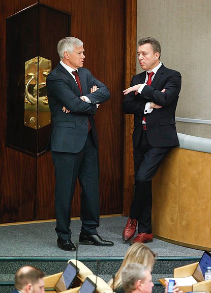 Председатель Комитета по защите конкуренции Валерий Гартунг и заместитель Председателя Комитета по безопасности и противодействию коррупции Анатолий Выборный