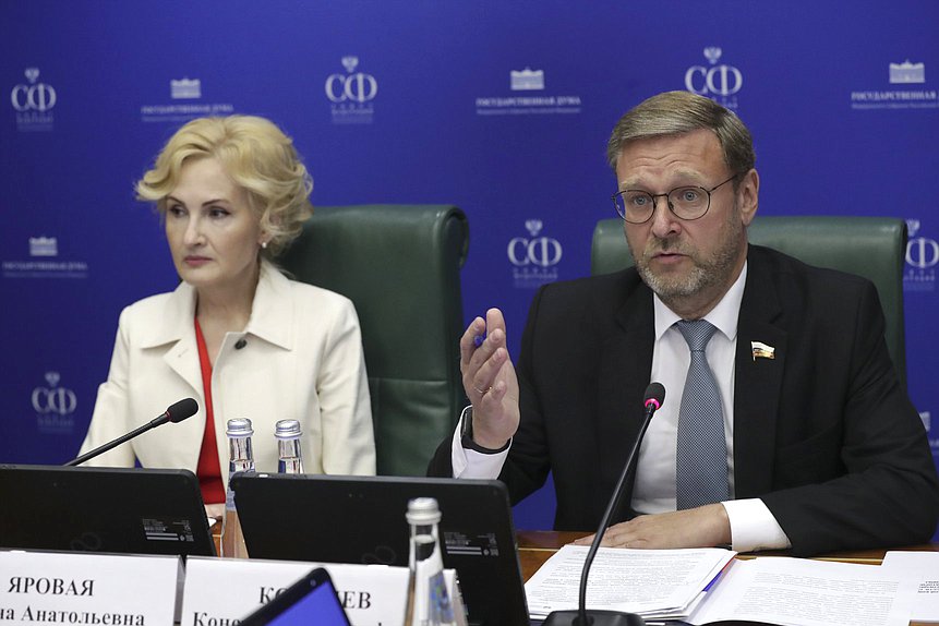 Deputy Chairwoman of the State Duma Irina Yarovaya and Deputy Speaker of the Federation Council Konstantin Kosachev