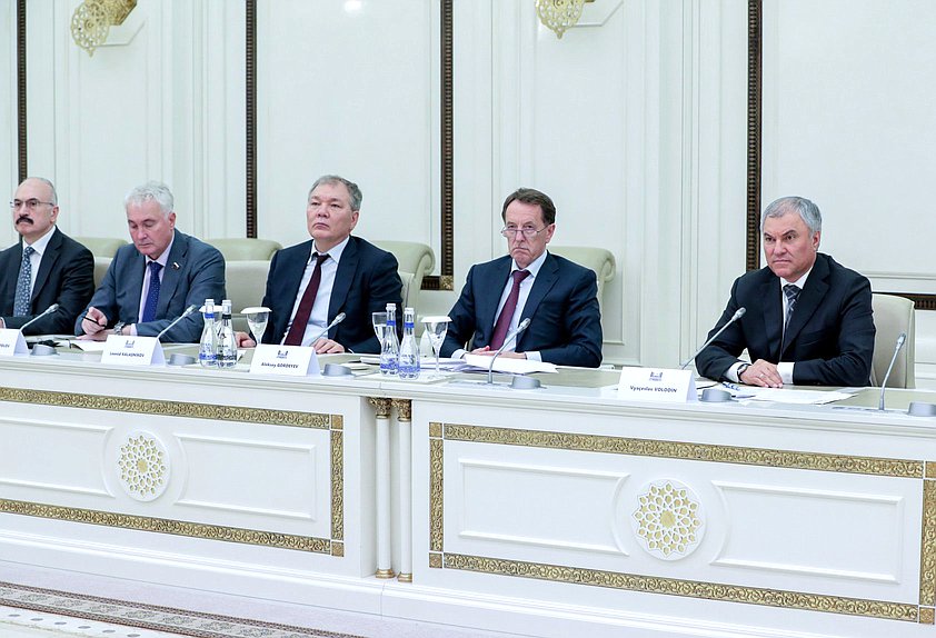 Встреча Председателя Государственной Думы Вячеслава Володина с Председателем Милли Меджлиса Азербайджанской Республики Сахибой Гафаровой в расширенном составе