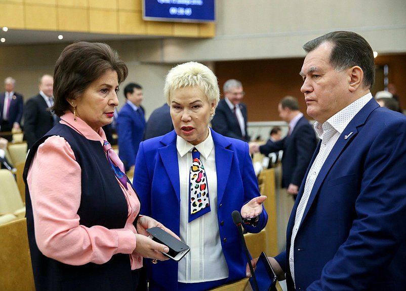 Член Комитета по делам национальностей Зугура Рахматуллина и член Комитета по физической культуре, спорту, туризму и делам молодежи Рима Баталова