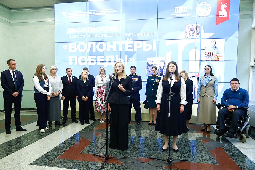 Заместитель Председателя Государственной Думы Ирина Яровая и заместитель Председателя Комитета по развитию гражданского общества, вопросам общественных и религиозных объединений Ольга Занко