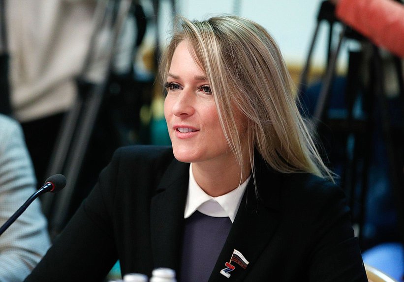 Первый заместитель Председателя Комитета по просвещению Яна Лантратова