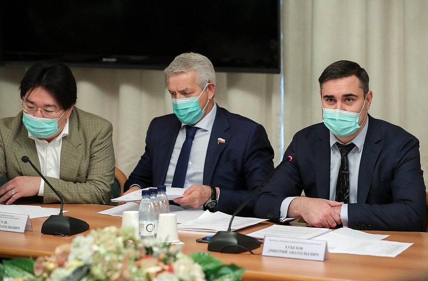 Председатель Комитета по охране здоровья Дмитрий Хубезов