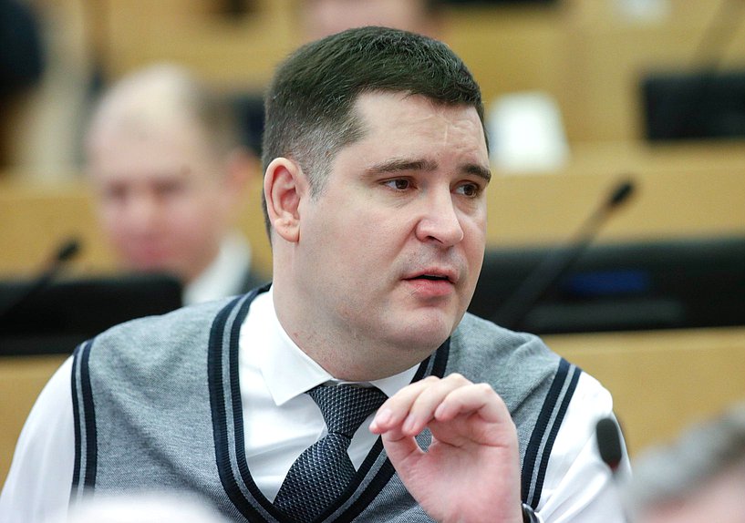 Заместитель Председателя Комитета по молодежной политике Михаил Киселев