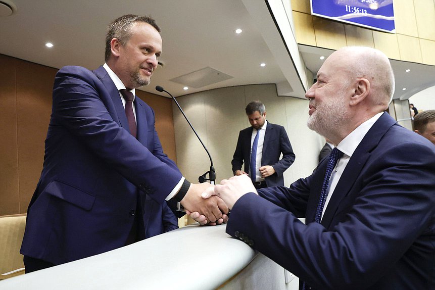 Кандидат на должность Министра транспорта РФ Андрей Никитин и 	Председатель Комитета по государственному строительству и законодательству Павел Крашенинников