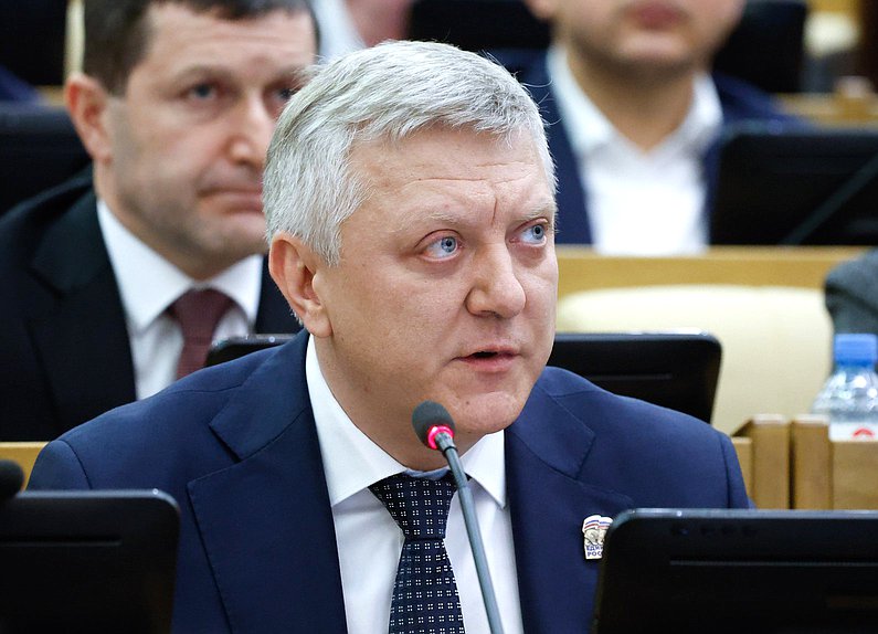 Заместитель Председателя Комитета по государственному строительству и законодательству Дмитрий Вяткин