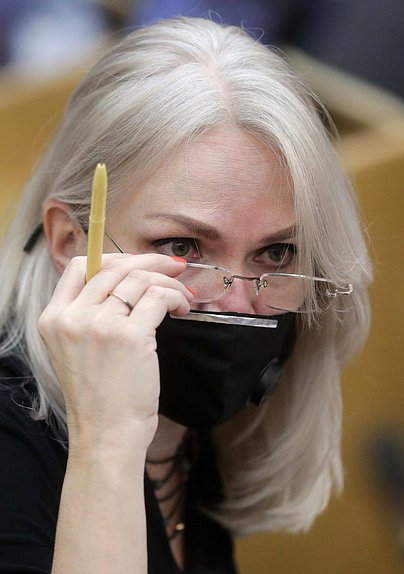 Член Комитета по государственному строительству и законодательству Ирина Белых