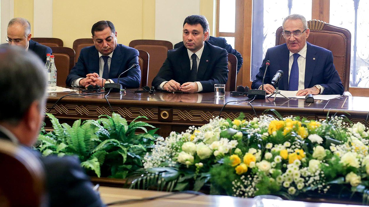 Председатель Национального Собрания Республики Армения Галуст Саакян и заместитель Председателя Национального Собрания Республики Армения Эдуард Шармазанов во время заседания. Авторство фотографий: Анна Исакова/Фотослужба Государственной Думы.
