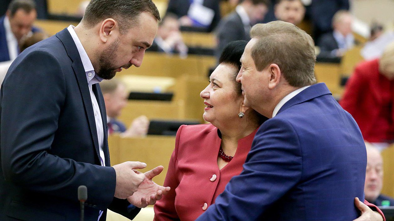 Член Комитета по бюджету и налогам Раиса Кармазина во время пленарного заседания. Автор фото: Анна Исакова/Фотослужба Государственной Думы.
