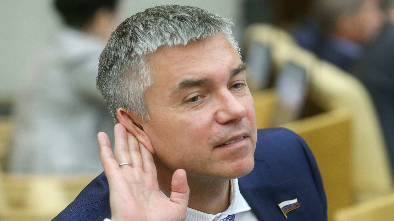 Член Комитета по информационной политике, информационным технологиям и связи Евгений Ревенко