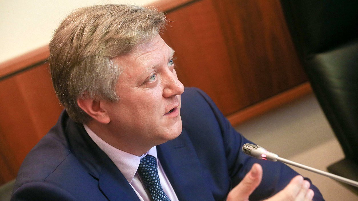 Первый заместитель Председателя Комитета по развитию гражданского общества, вопросам общественных и религиозных объединений Дмитрий Вяткин