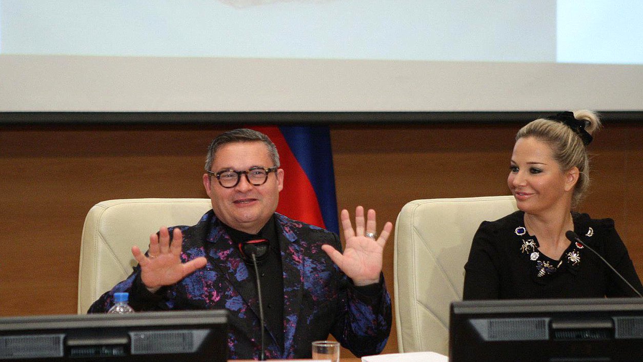   Лекция историка моды, искусствоведа Александра Васильева.