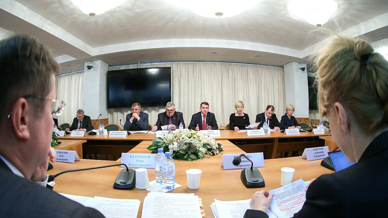 Круглый стол Комитета по труду, социальной политике и делам ветеранов на тему «Оплата труда руководителей организаций: государственное регулирование и практика его применения»