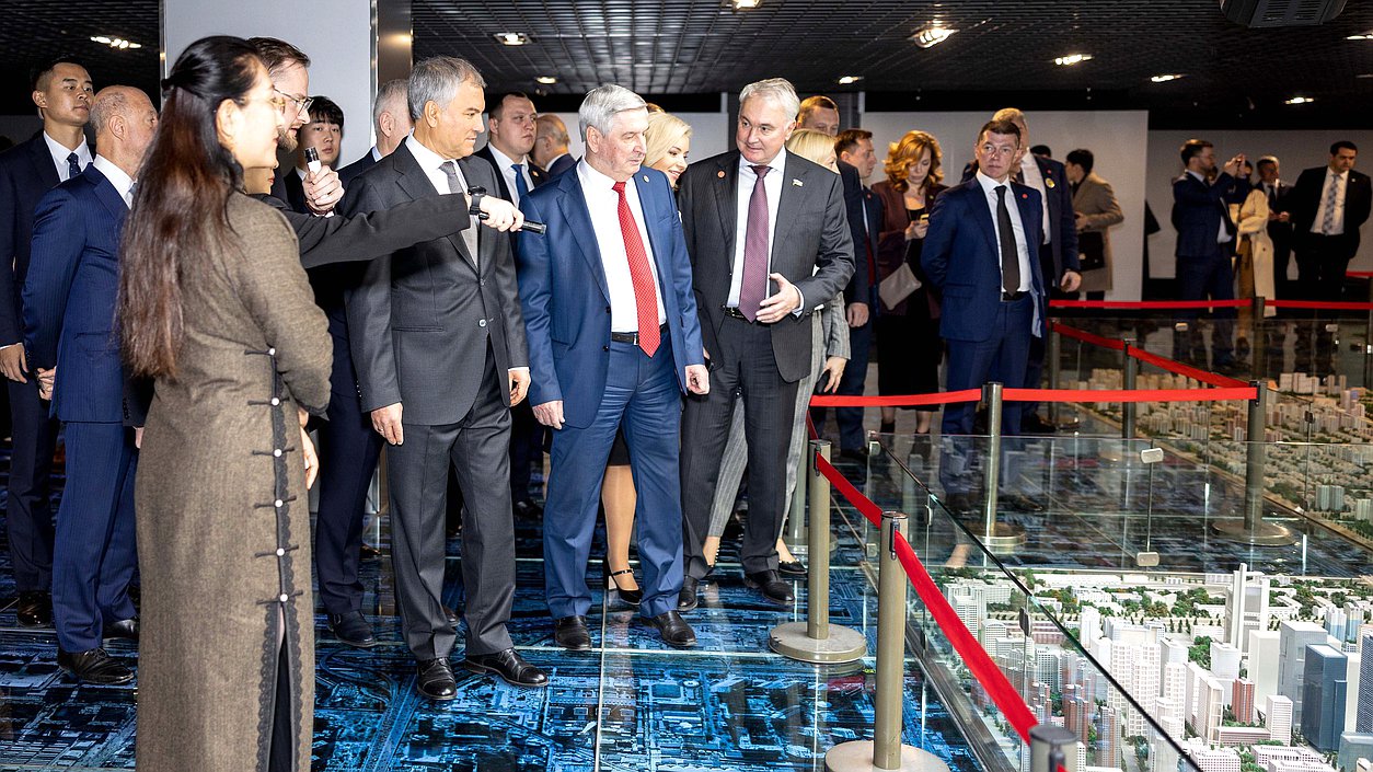 Chairman of the State Duma Vyacheslav Volodin and members of the State Duma delegation visited Beijing Urban Planning Exhibition Hall