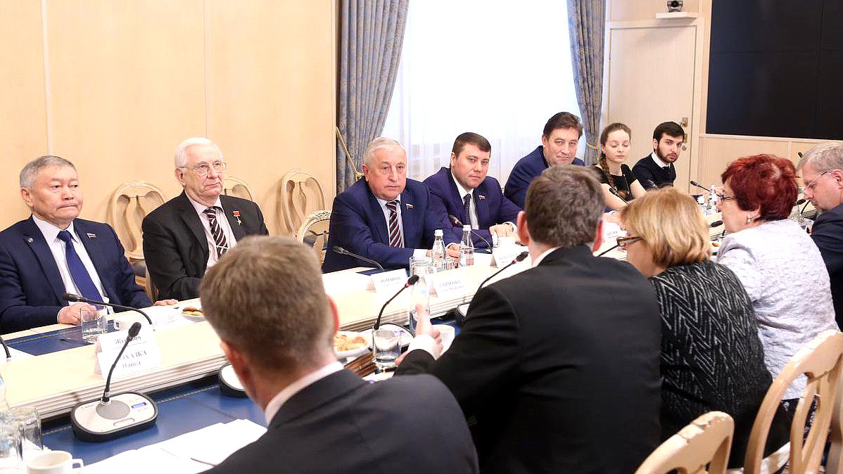 Рабочая встреча депутатов – членов Комитета Госдумы по региональной политике и проблемам Севера и Дальнего Востока с делегацией Комитета по вопросам государственного управления и регионального развития Палаты депутатов Парламента Чешской Республики. 
