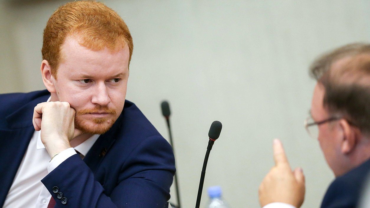 Член Комитета по федеративному устройству и вопросам местного самоуправления Денис Парфенов