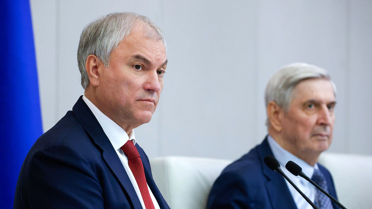 Председатель Государственной Думы Вячеслав Володин и Первый заместитель Председателя Государственной Думы Иван Мельников