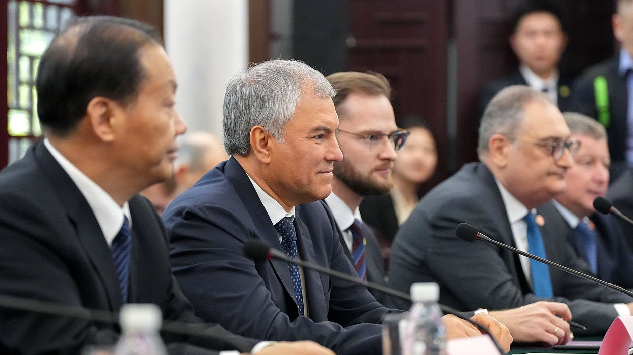 Chairman of the State Duma Vyacheslav Volodin visited the Nanjing University