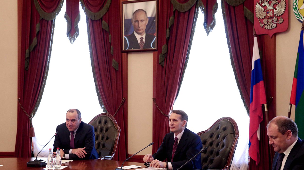   Встреча Сергея Нарышкина с главой Карачаево-Черкесской Республики Рашидом Темрезовым и членами Народного Собрания (Парламента) Карачаево-Черкесской Республики.