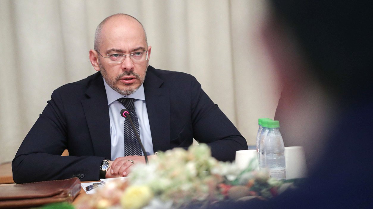 Председатель Комитета по природным ресурсам, собственности и земельным отношениям Николай Николаев