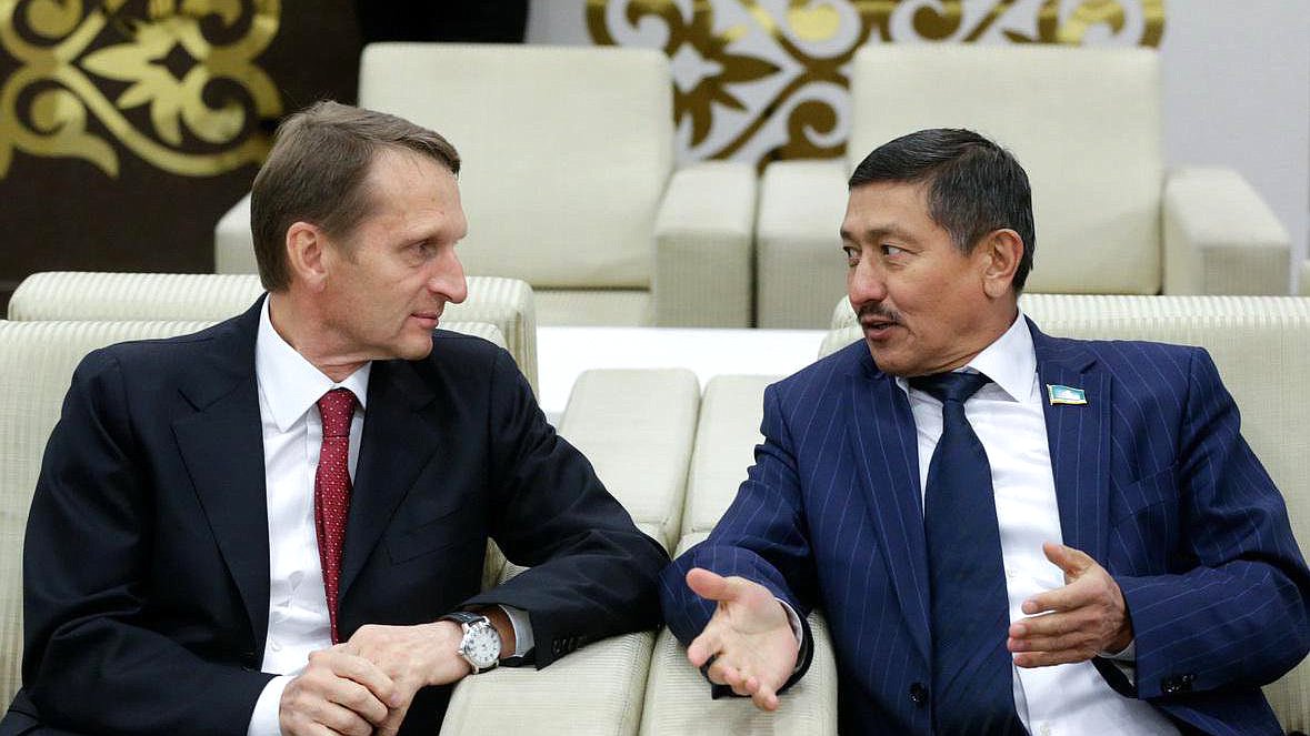Визит Председателя Государственной Думы 
Федерального Собрания Российской Федерации С.Е.Нарышкина 
в Республику Казахстан для участия в международном форуме «Евразийская экономическая перспектива». Прибытие в Астану.
Встречает - Тасбулатов Абай Болюкпаевич – заместитель Председателя Мажилиса Парламента Казахстана

