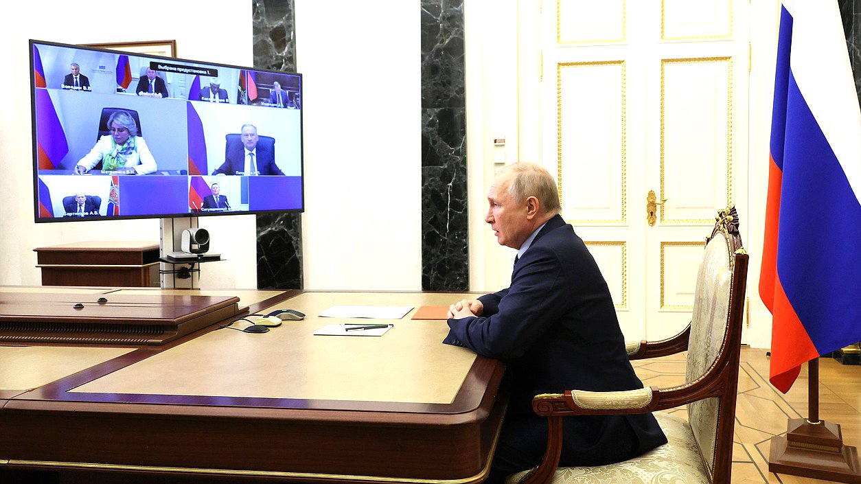 Совещание с постоянными членами Совета Безопасности (в режиме видеоконференции). Фото: kremlin.ru