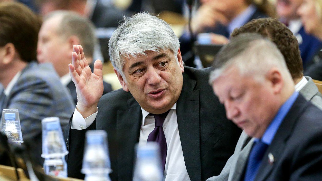 Председатель Комиссии по вопросам депутатской этики Отари Аршба во время пленарного заседания. Фото: Анна Исакова/Фотослужба Государственной Думы.

