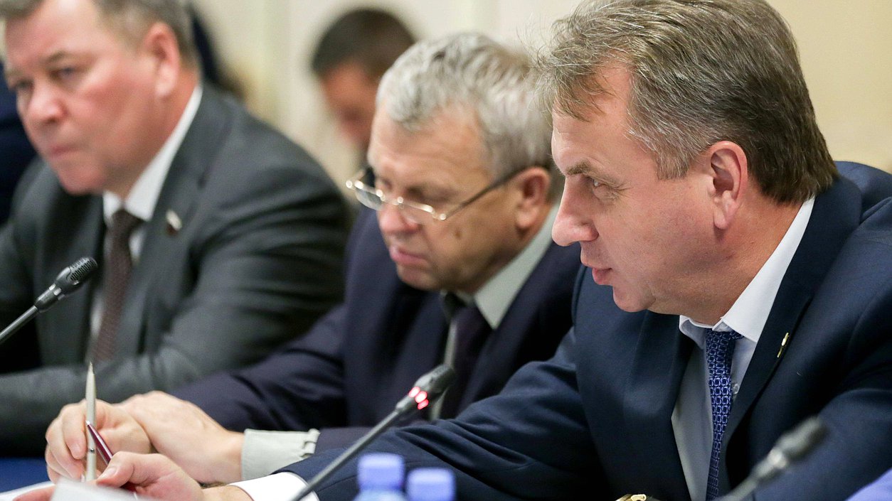 Член Комитета по природным ресурсам, собственности и земельным отношениям Сергей Крючек