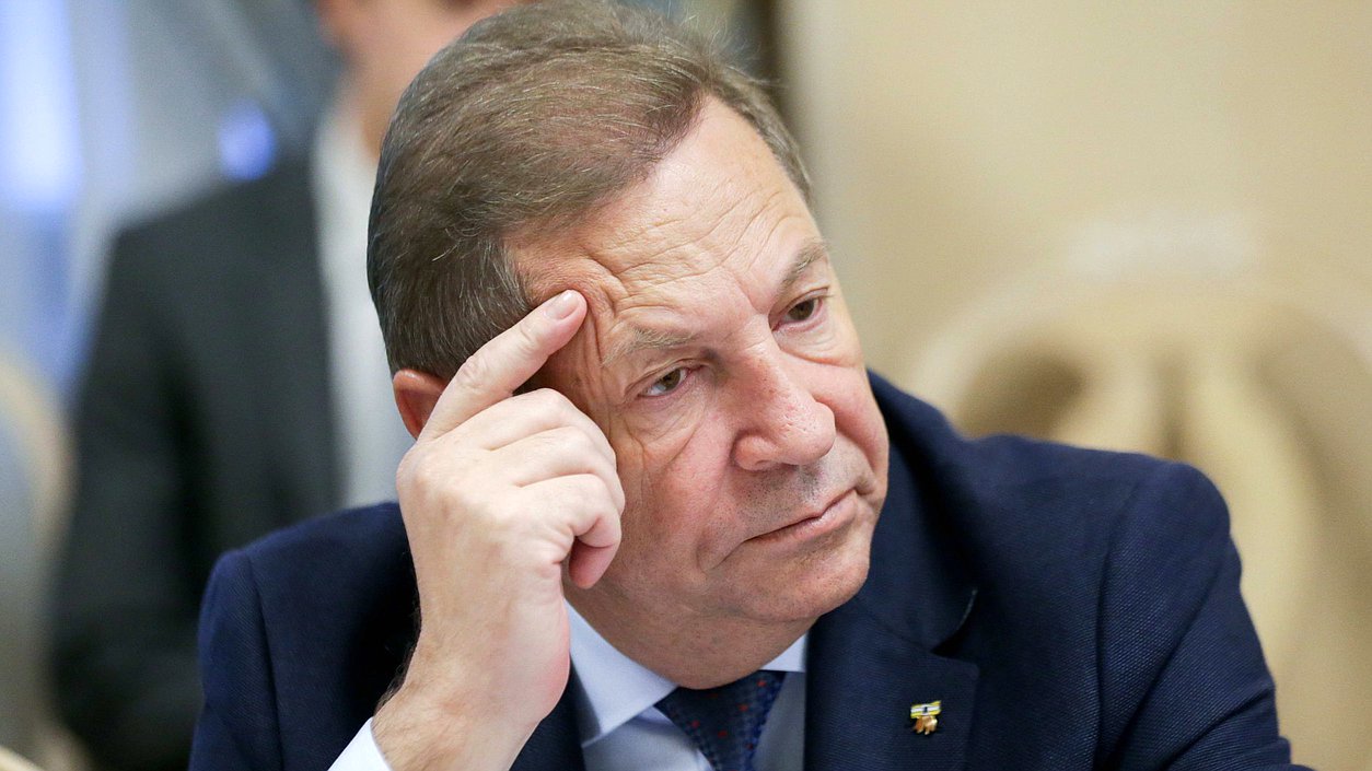 Заместитель Председателя Комитета по природным ресурсам, собственности и земельным отношениям Михаил Кузьмин