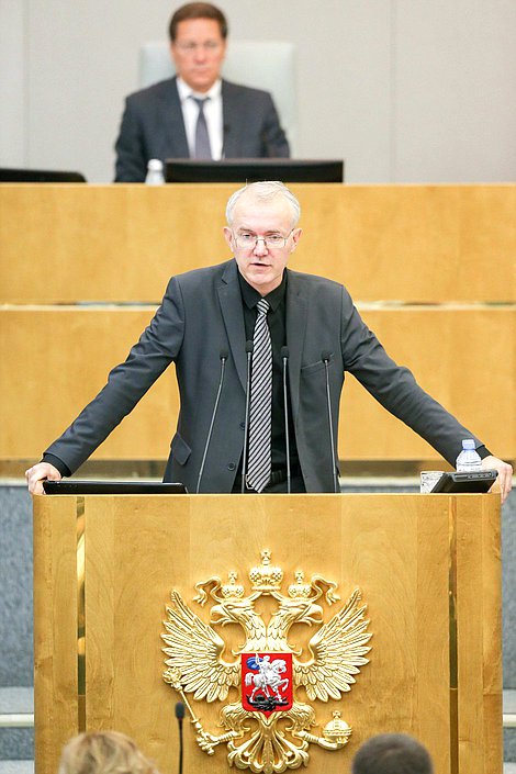 Член Комитета по труду, социальной политике и делам ветеранов Олег Шеин