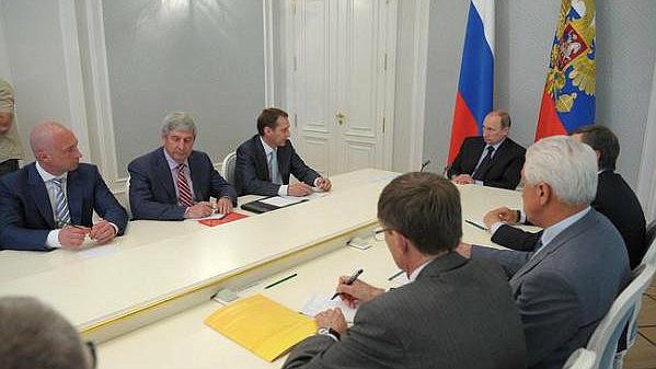 15 мая Владимир Путин встретился в Сочи с руководителями фракций Государственной Думы