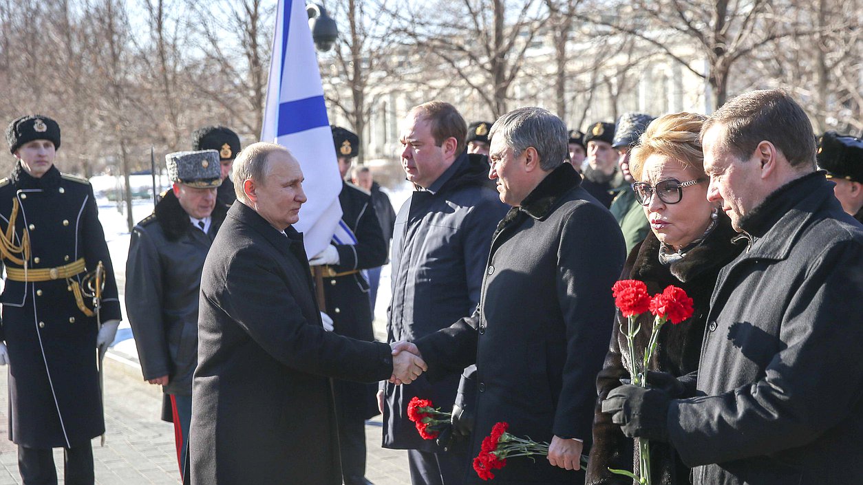 Президент РФ Владимир Путин, глава Администрации Президента РФ Антон Вайно, Председатель Государственной Думы Вячеслав Володин, Председатель Совета Федерации Валентина Матвиенко и Премьер-министр РФ Дмитрий Медведев