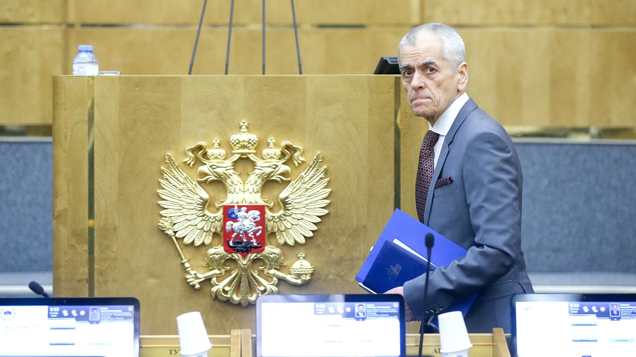 Первый заместитель Председателя Комитета по образованию и науке Геннадий Онищенко