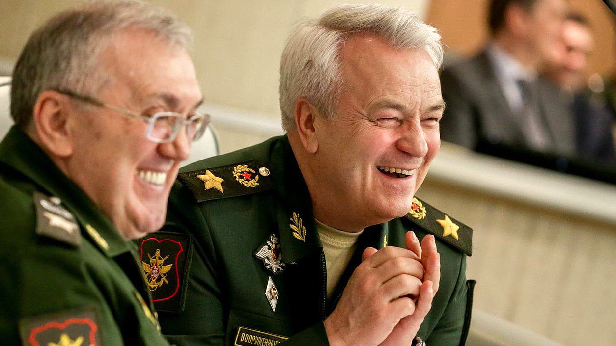 Заместители министра обороны РФ Руслан Цаликов и Николай Панков во время правительственного часа на пленарном заседании государственной думы. Фото: Анна Исакова/Фотослужба Государственной Думы