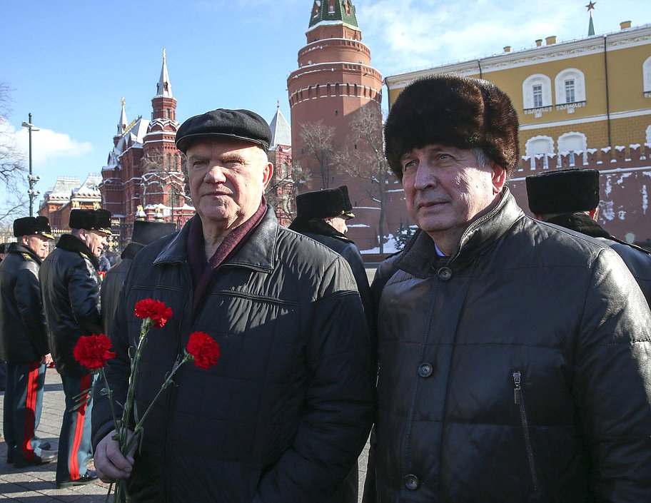 Руководитель фракции КПРФ Геннадий Зюганов и Первый заместитель Председателя Государственной Думы Иван Мельников