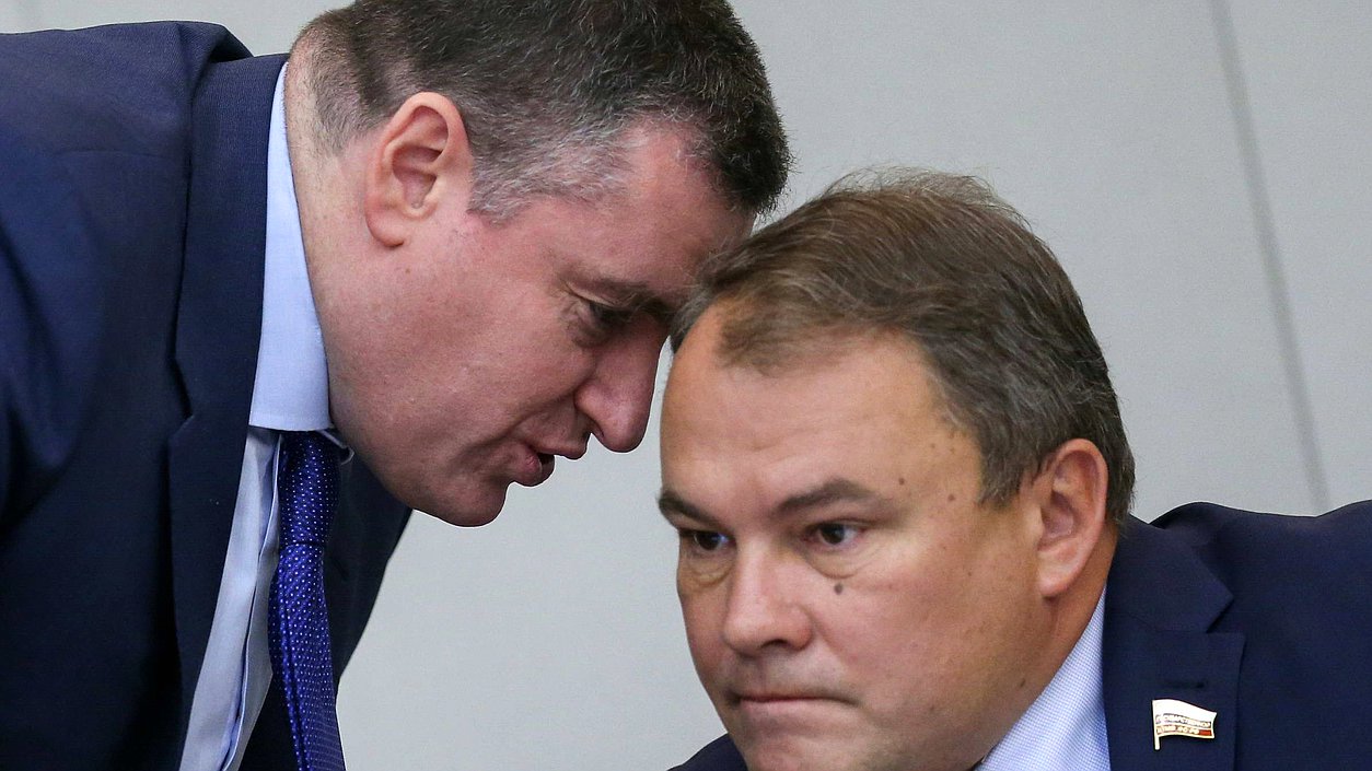 Заместитель Председателя Государственной Думы Петр Толстой и Председатель Комитета по международным делам Леонид Слуцкий