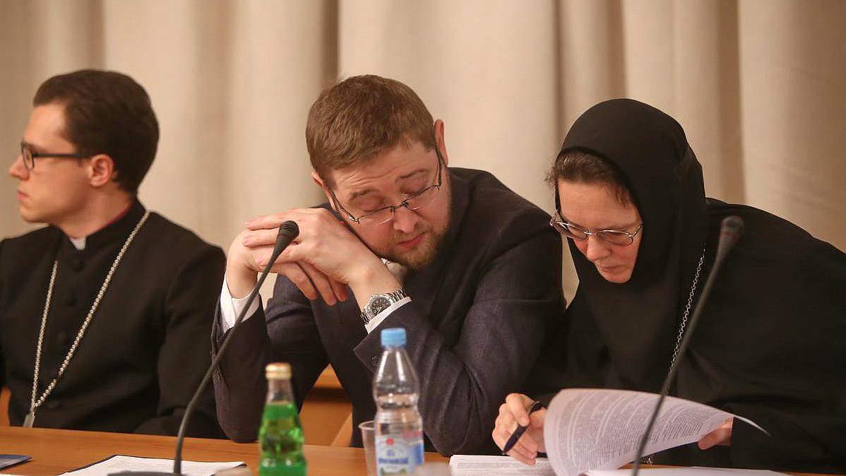 Круглый стол Комитета Государственной Думы по делам общественных объединений и религиозных организаций на тему «Совершенствование законодательства о религиозных организациях». 


