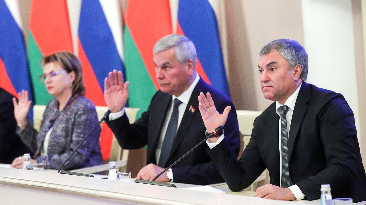 Председатель Палаты представителей Национального собрания Республики Беларусь Владимир Андрейченко и Председатель Государственной Думы Вячеслав Володин