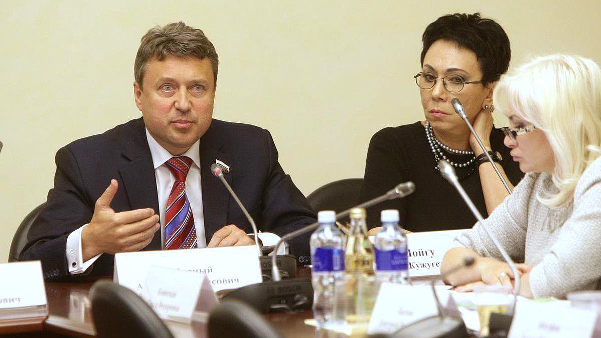 Круглый стол на тему "Вознаграждение лиц, сообщивших о преступлении, если это позволило предотвратить ущерб государственному бюджету".