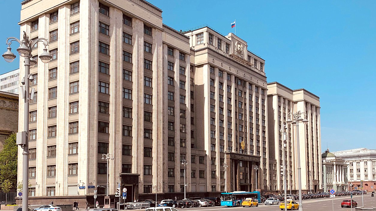 State Duma building in summer