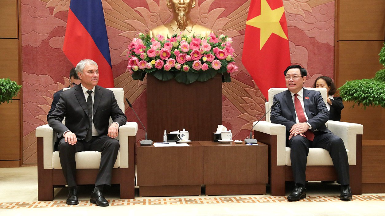 Chairman of the State Duma Vyacheslav Volodin and Chairman of the National Assembly of the Socialist Republic of Vietnam Vương Đình Huệ