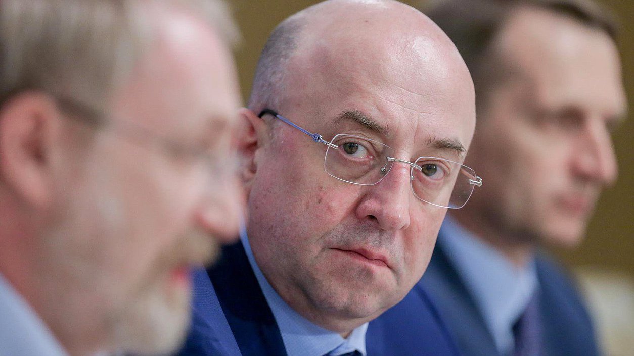 Заседание «Открытой трибуны» на тему
«Гражданское общество в современной России».
